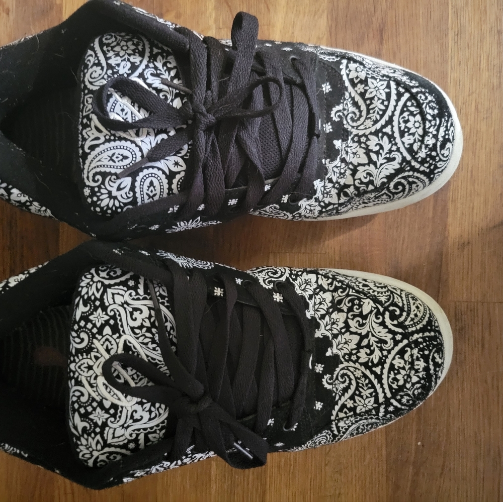 Es accel og bandana size 11.5 skated twicw